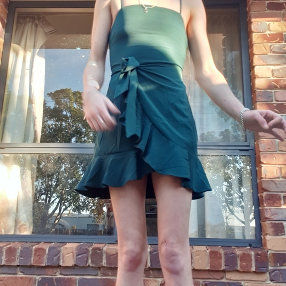 Green party dress - Picture 2 of 3